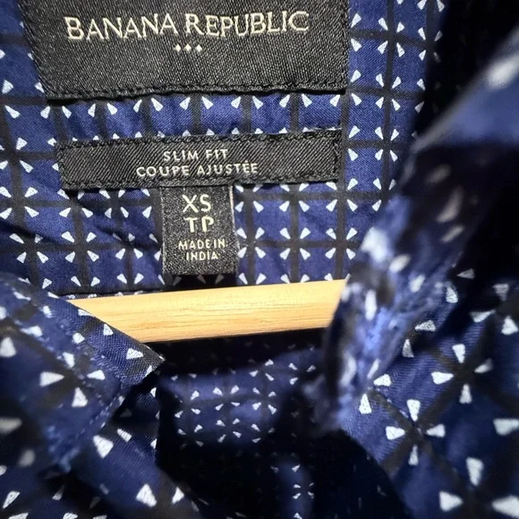 Banana Republic Navy and White Patterned Men's Shirt - Picture 2 of 8